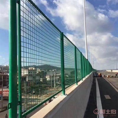 專業(yè)打造城市安全與美觀 長沙開福區(qū)高速公路護欄網與籃球場護欄網解決方案